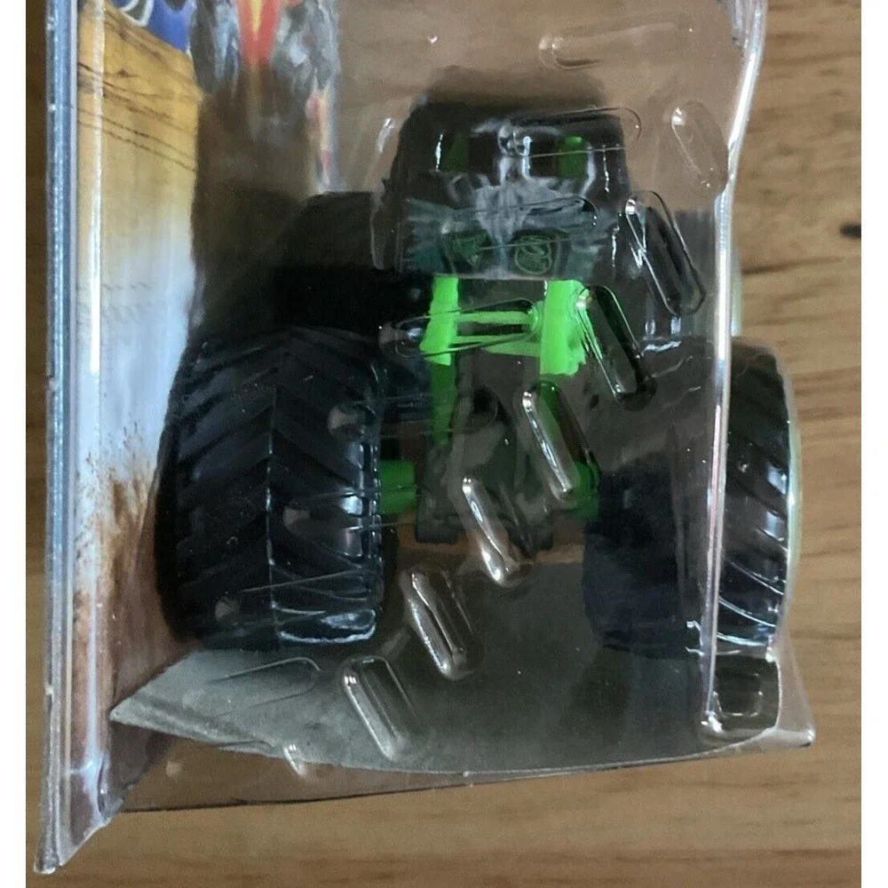 2024 Spin Master Monster Jam Monster Truck Grave Digger, Series 37, NIB‎
